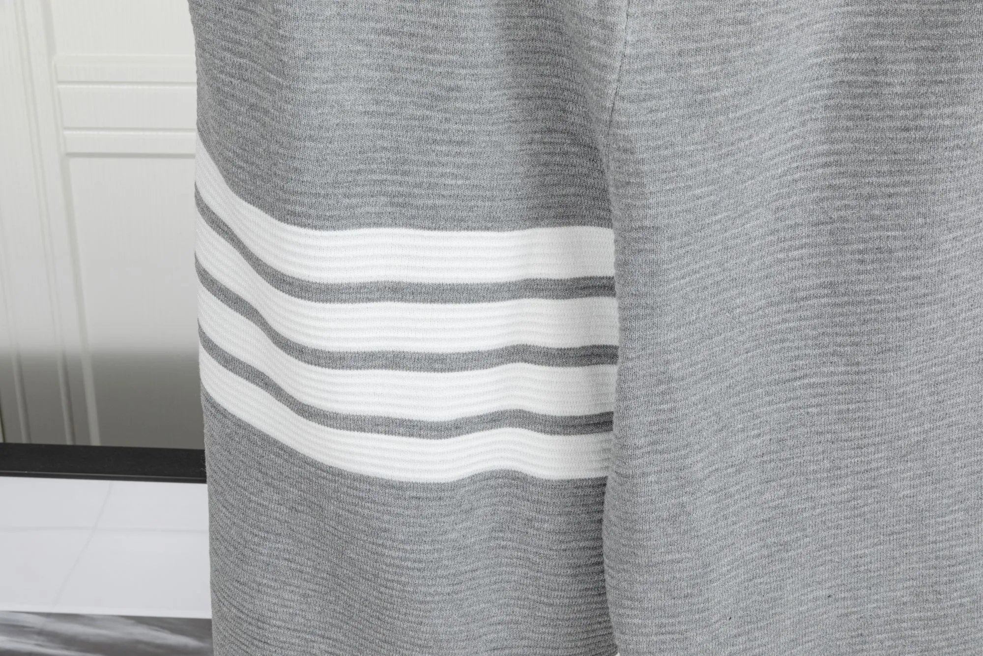 𝑻𝒉𝒐𝒎 𝑩𝒓𝒐𝒘𝒏𝒆 Classic 𝑻𝒉𝒐𝒎 𝑩𝒓𝒐𝒘𝒏𝒆 . Classic ， ， ， Same Style Same Style TB + + ：Gray Navy Blue ：1/2/3/4